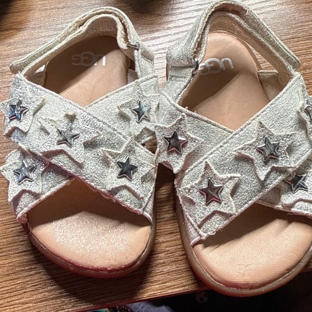UGG Kids Light Pink Star Stud Sandals